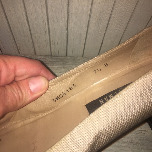 Stuart Weitzman Gold Low Heel Shoes Size 7.5B - Picture 4 of 8